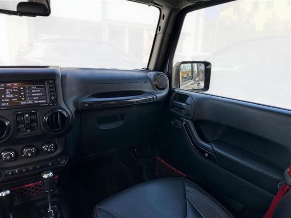 Jeep Wrangler Unlimited usata a Livorno (12)
