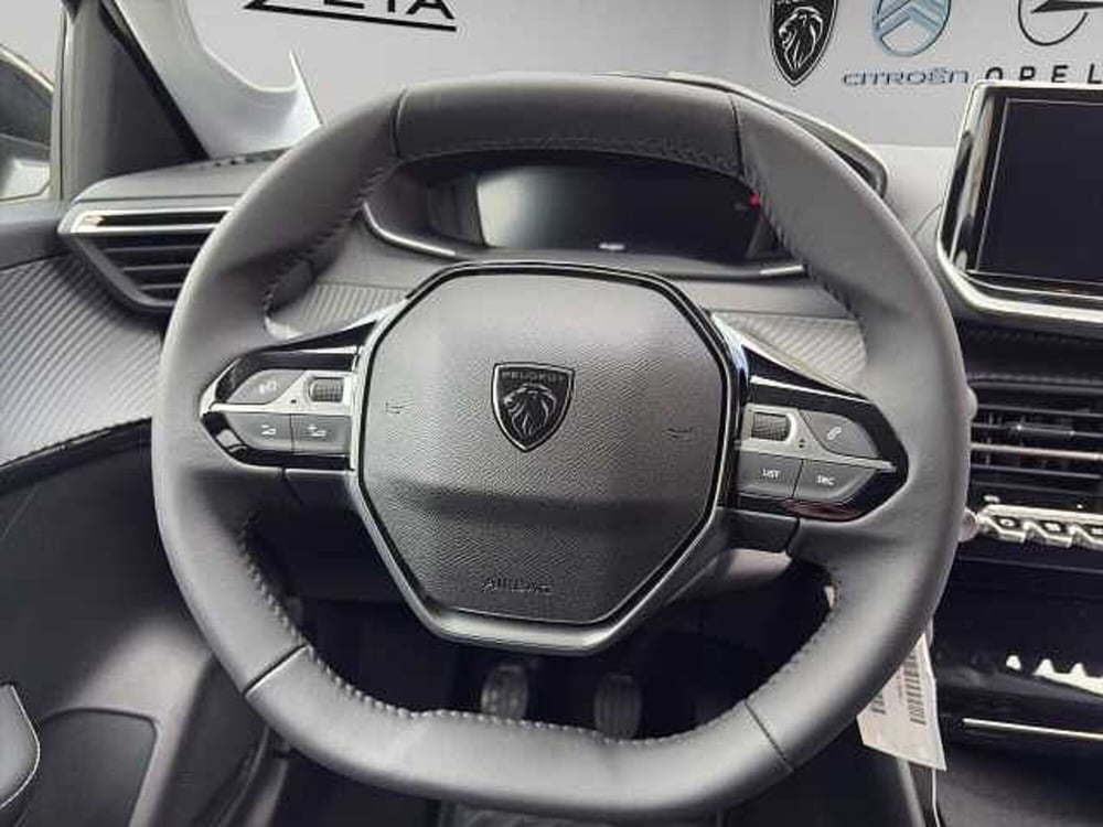 Peugeot 208 nuova a Vibo Valentia (10)
