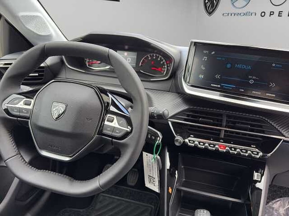 Peugeot 208 nuova a Vibo Valentia (13)