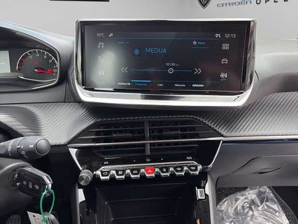 Peugeot 208 nuova a Vibo Valentia (14)