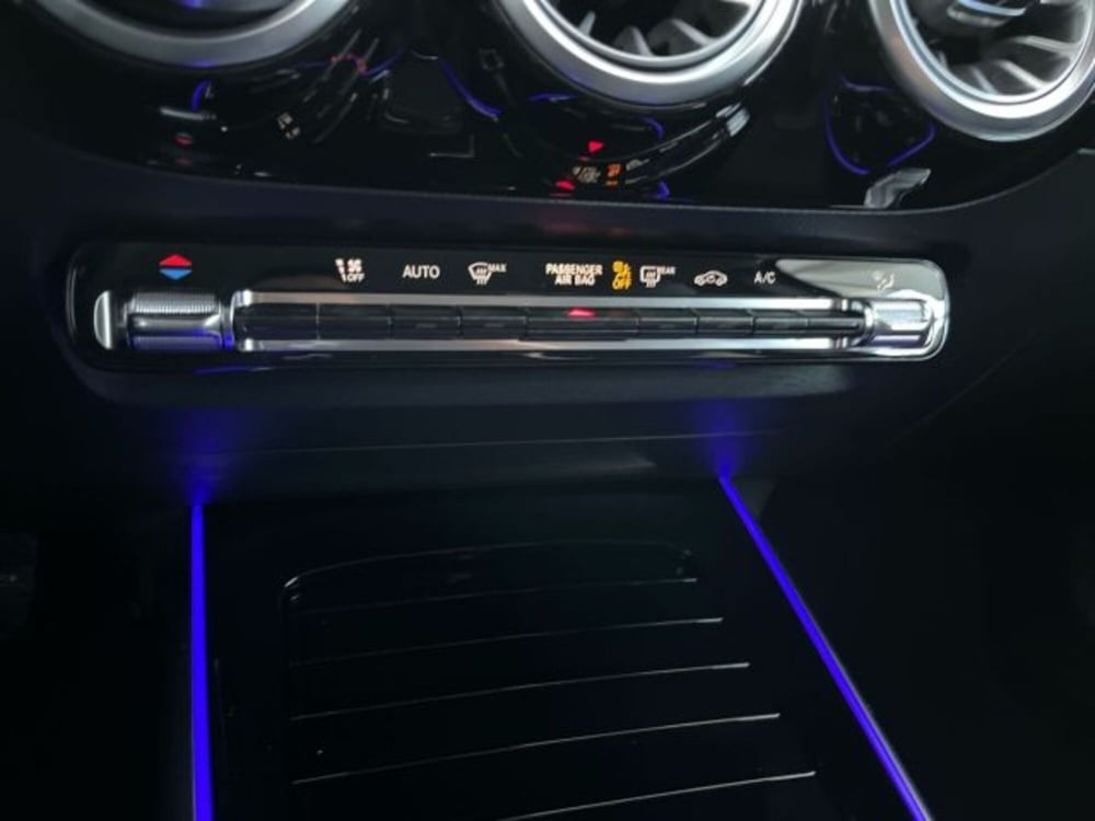 Mercedes-Benz GLA SUV nuova a Verona (17)