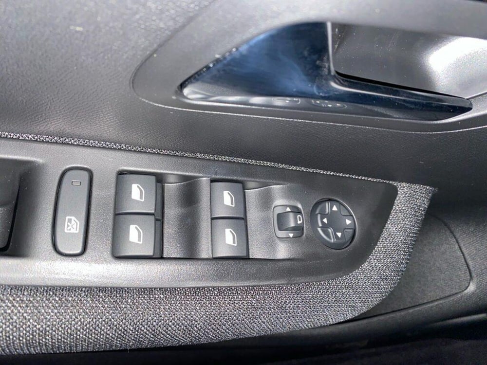 Peugeot 208 nuova a Torino (12)