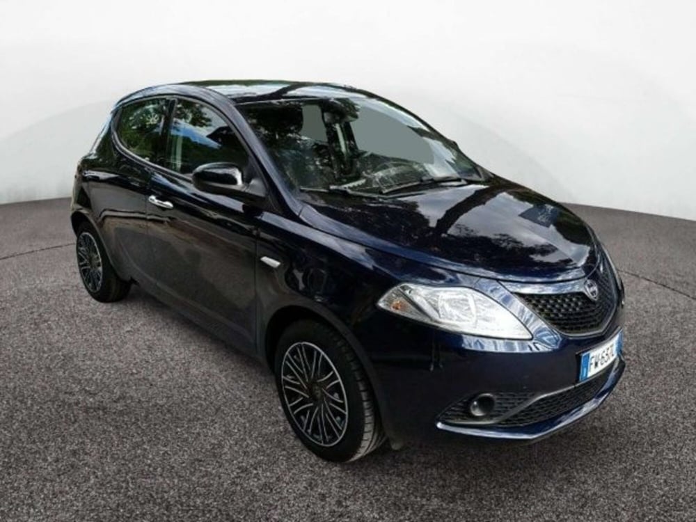Lancia Ypsilon usata a Firenze