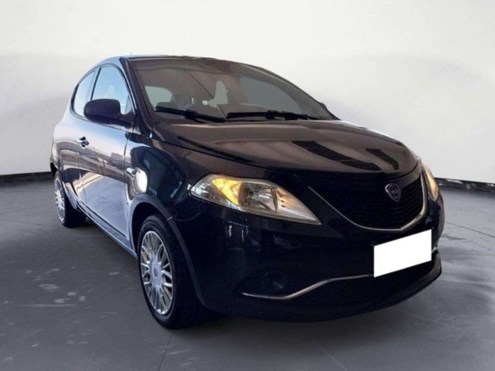 Lancia Ypsilon usata a Firenze