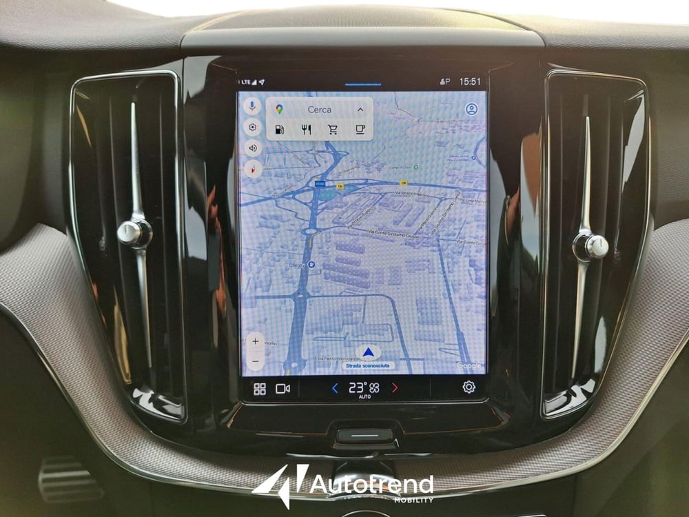 Volvo XC60 usata a Bari (9)
