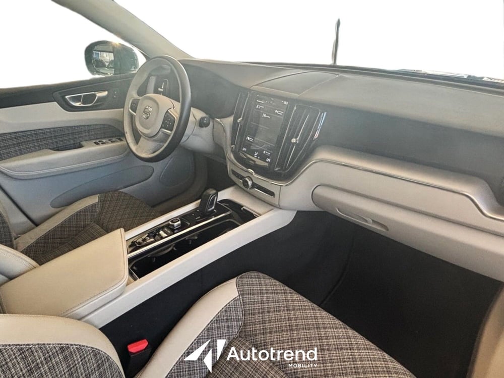Volvo XC60 usata a Bari (9)