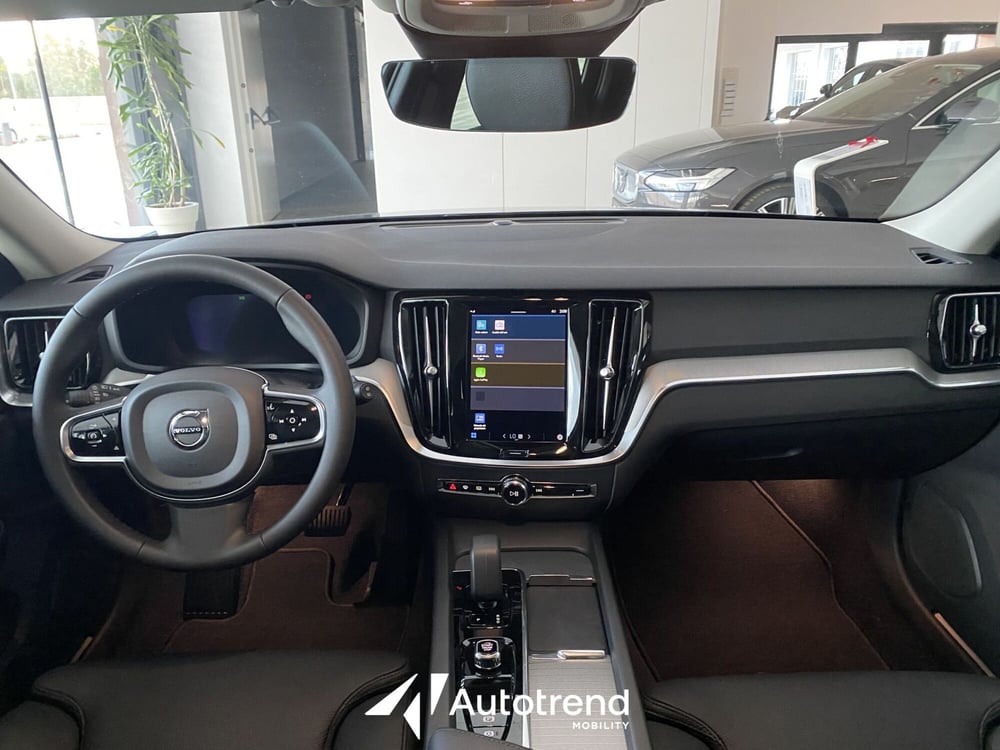 Volvo V60 nuova a Bari (10)