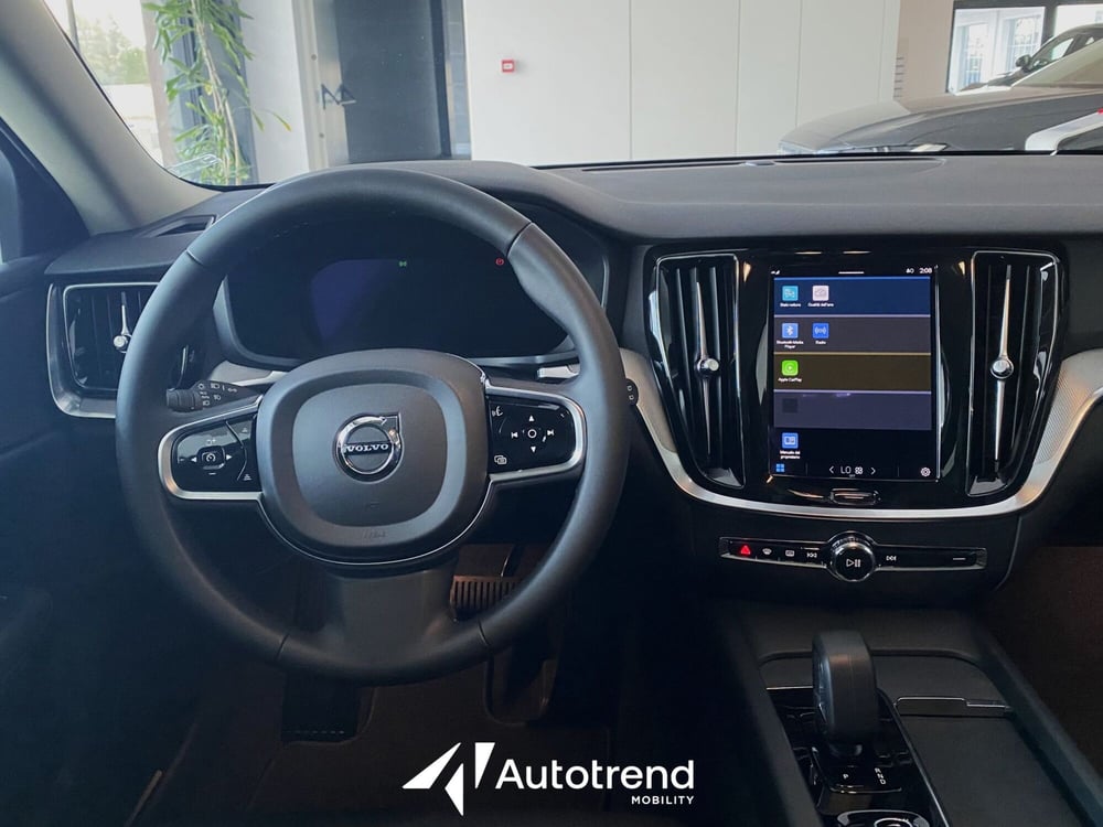 Volvo V60 nuova a Bari (11)