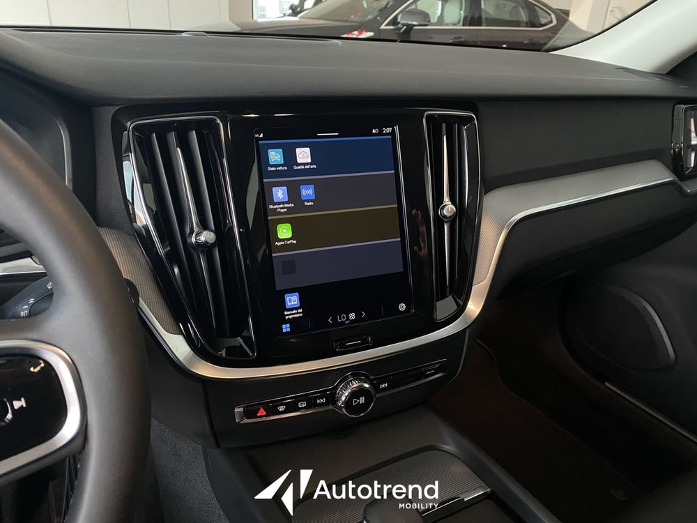 Volvo V60 nuova a Bari (13)