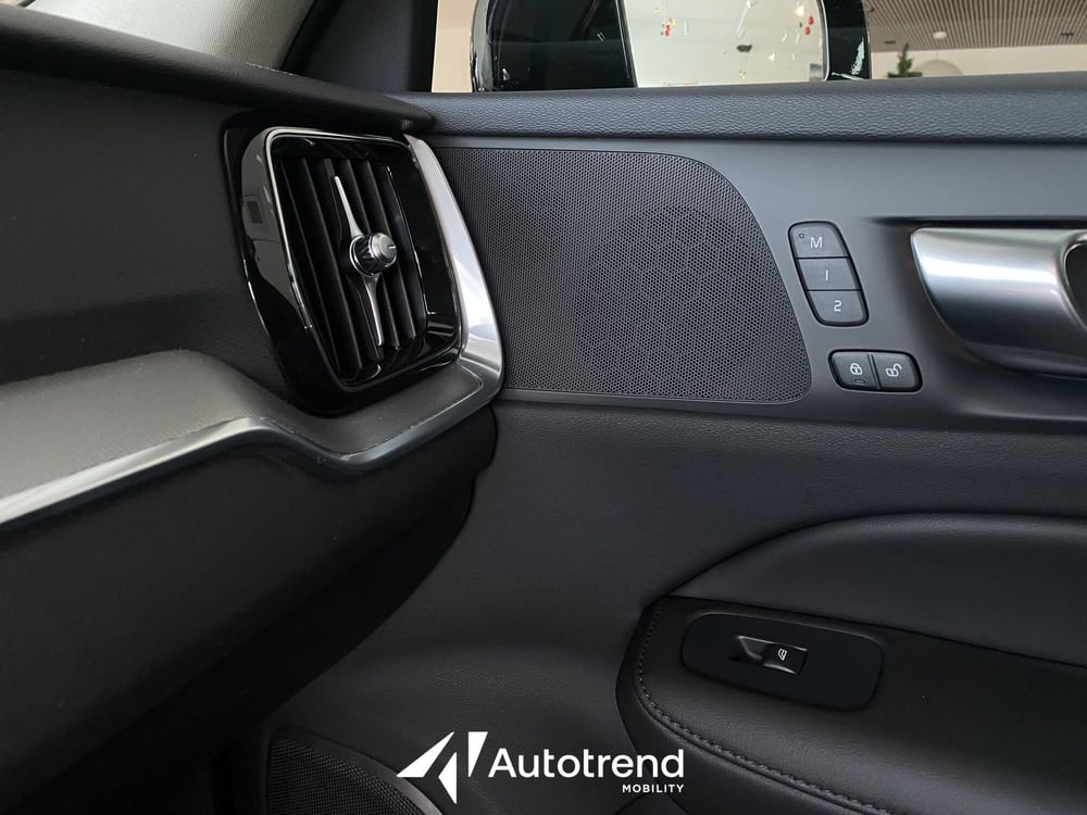 Volvo V60 nuova a Bari (16)