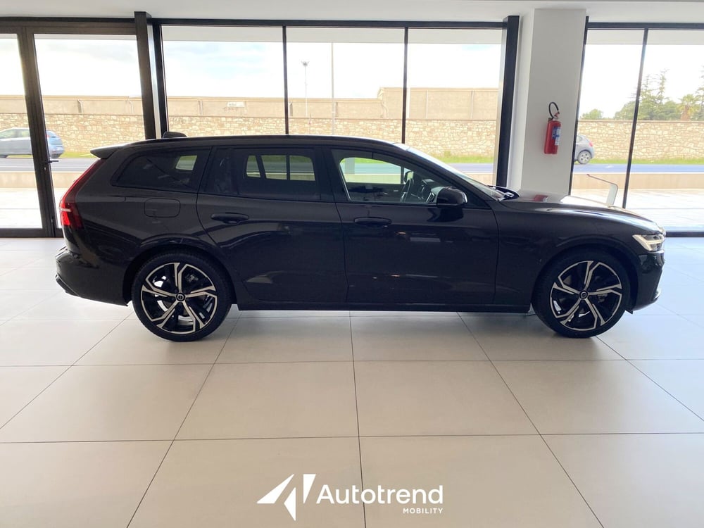 Volvo V60 nuova a Bari (5)