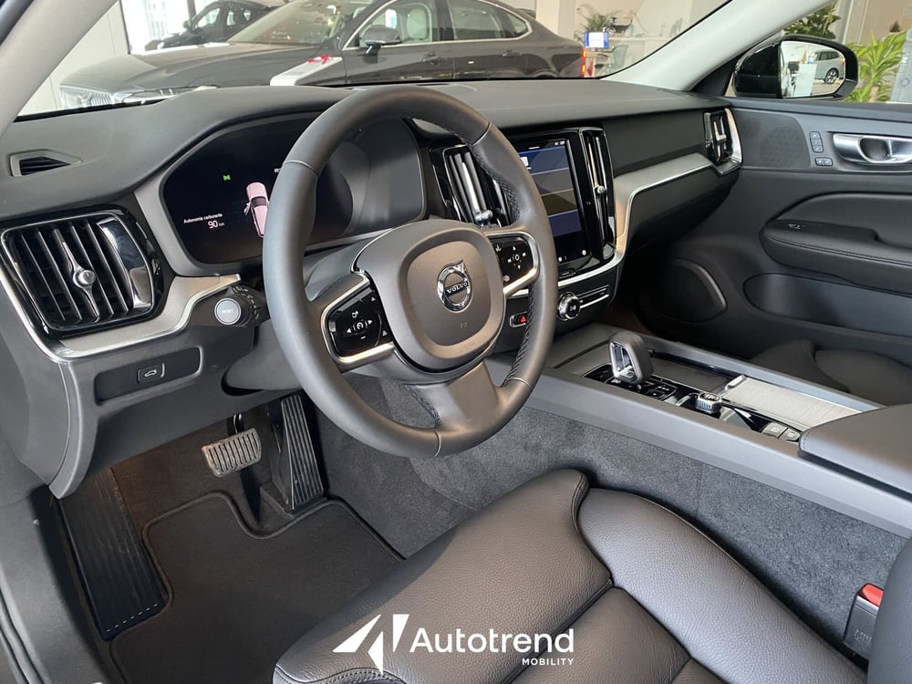 Volvo V60 nuova a Bari (7)