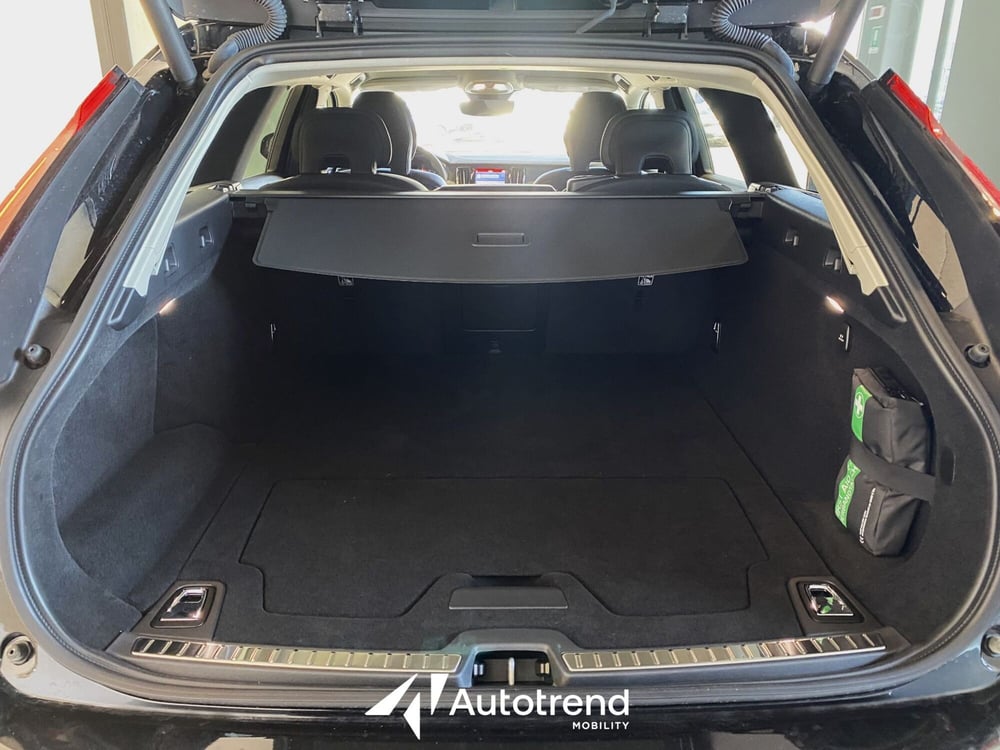 Volvo V90 nuova a Bari (15)