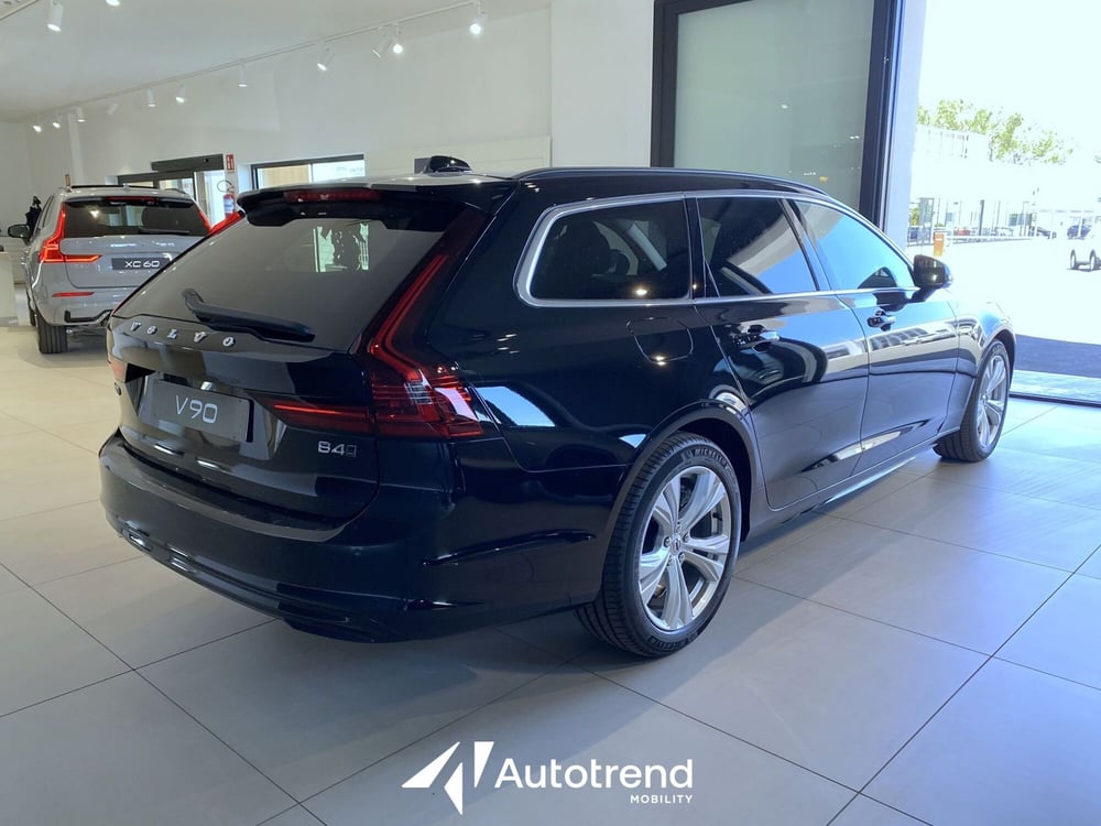 Volvo V90 nuova a Bari (2)