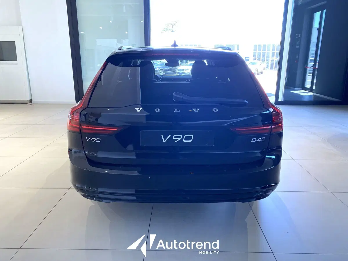 Volvo V90 nuova a Bari (4)