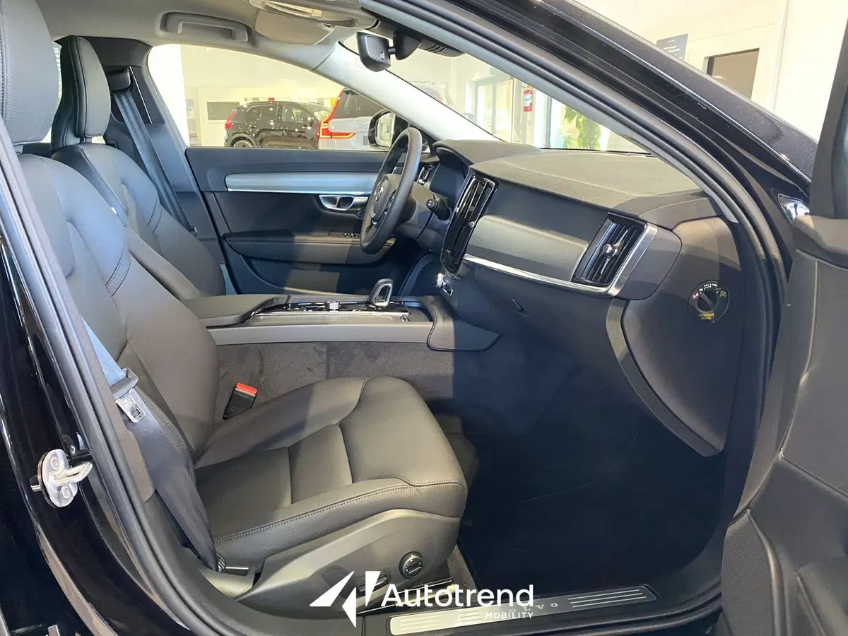 Volvo V90 nuova a Bari (8)