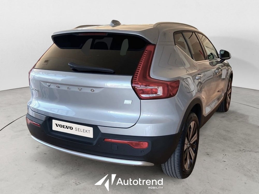 Volvo XC40 nuova a Bari (2)
