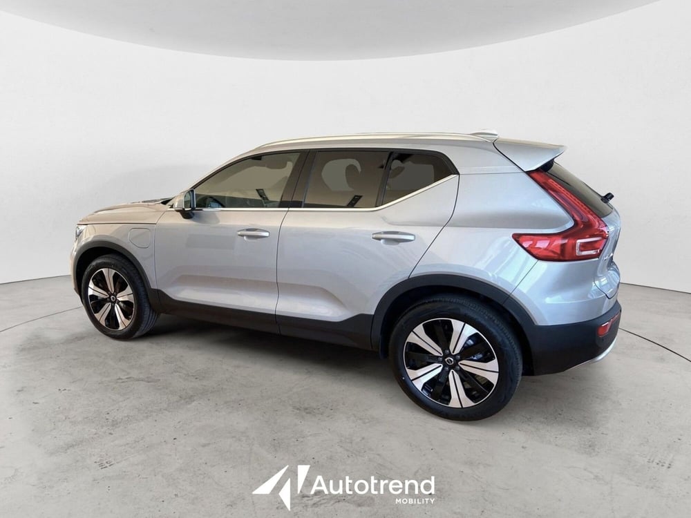 Volvo XC40 nuova a Bari (4)