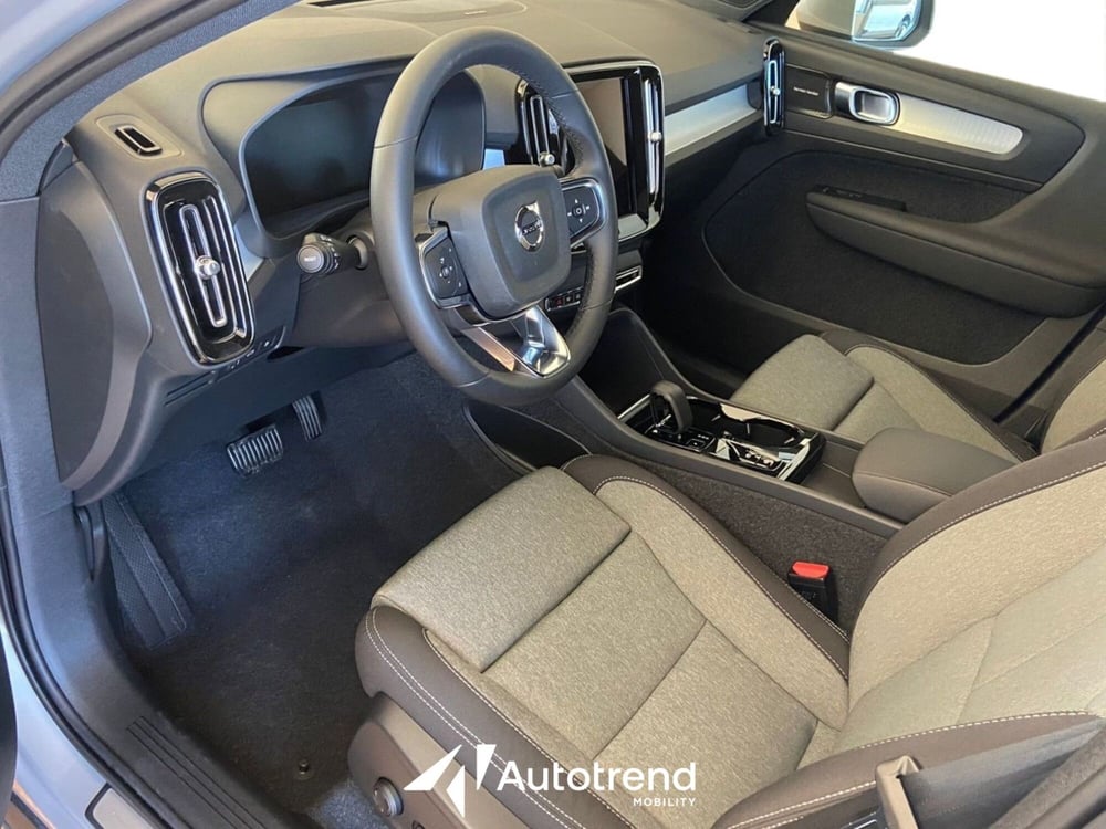 Volvo XC40 nuova a Bari (5)