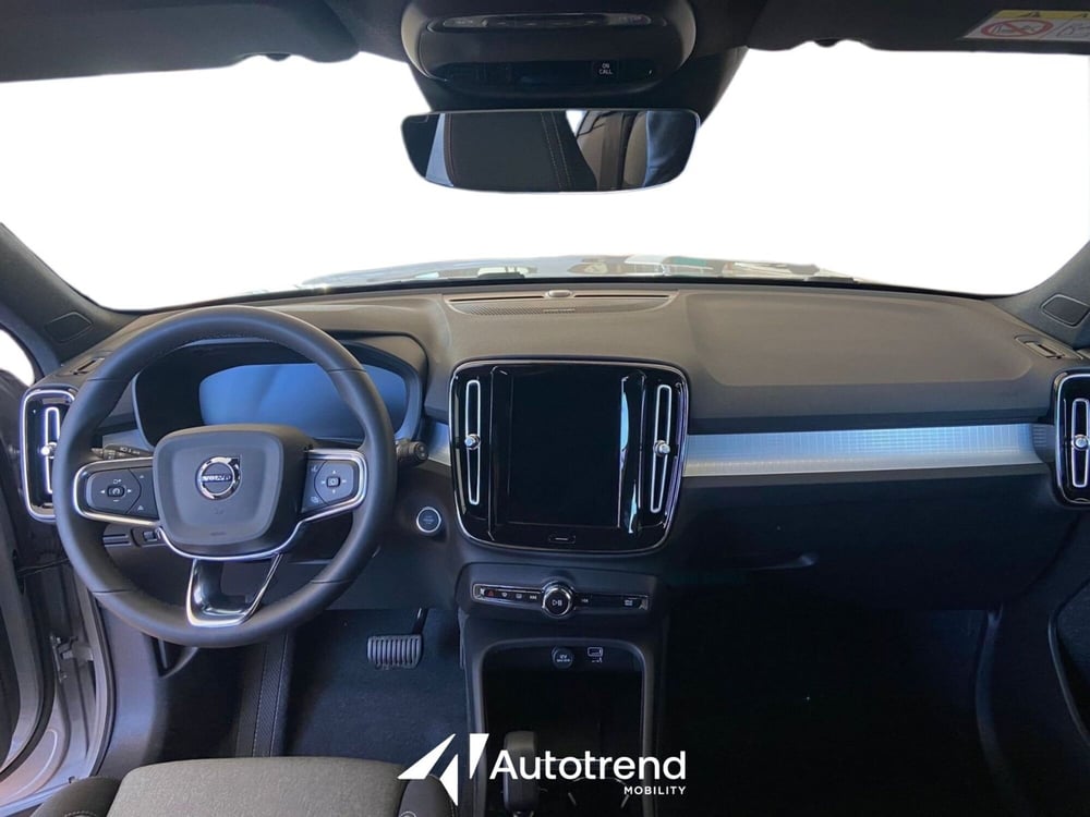 Volvo XC40 nuova a Bari (6)