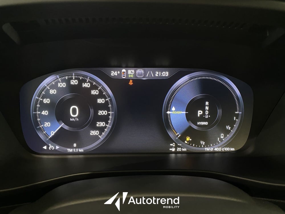Volvo XC40 nuova a Bari (10)