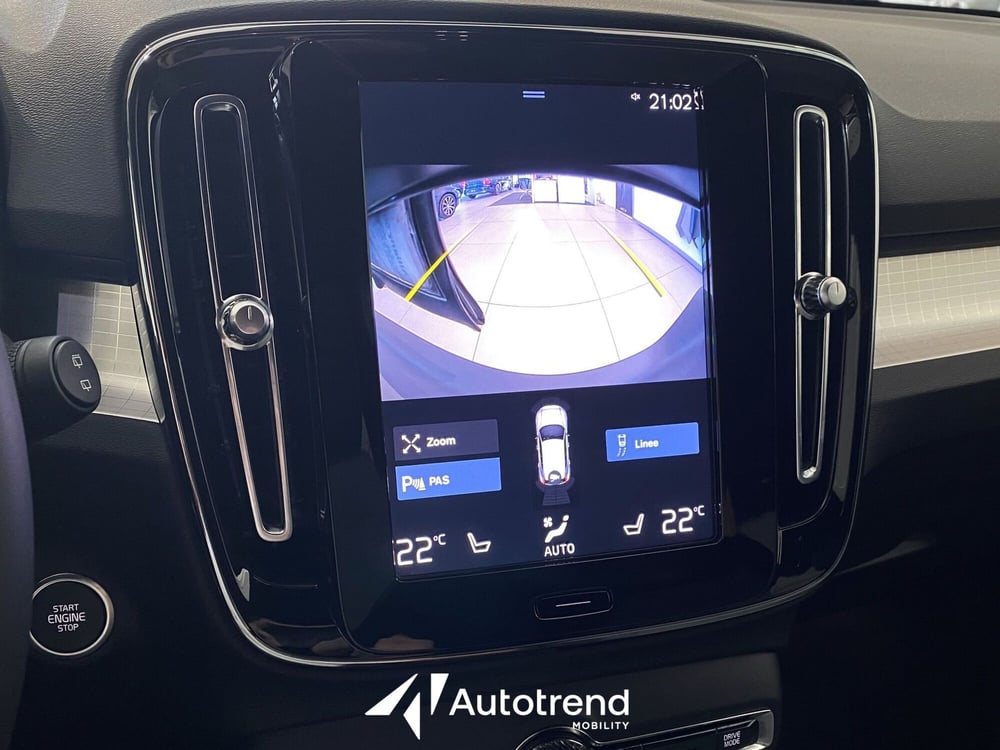 Volvo XC40 nuova a Bari (11)