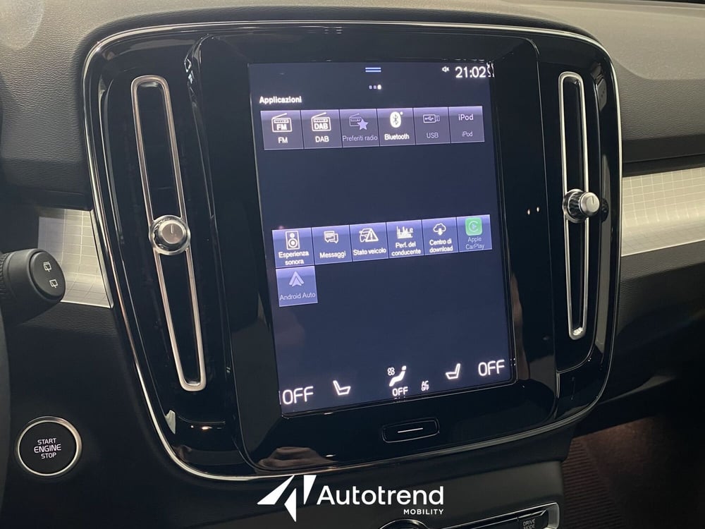 Volvo XC40 nuova a Bari (13)