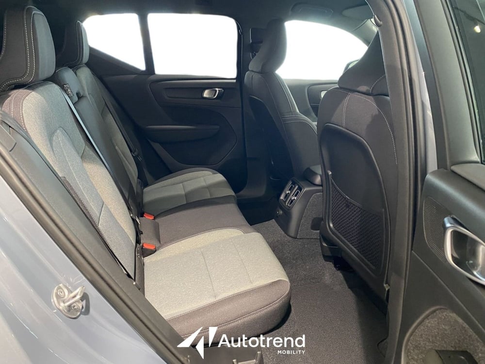 Volvo XC40 nuova a Bari (15)