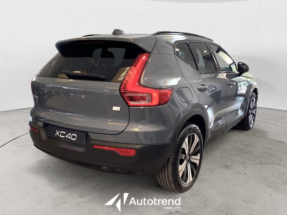 Volvo XC40 nuova a Bari (2)