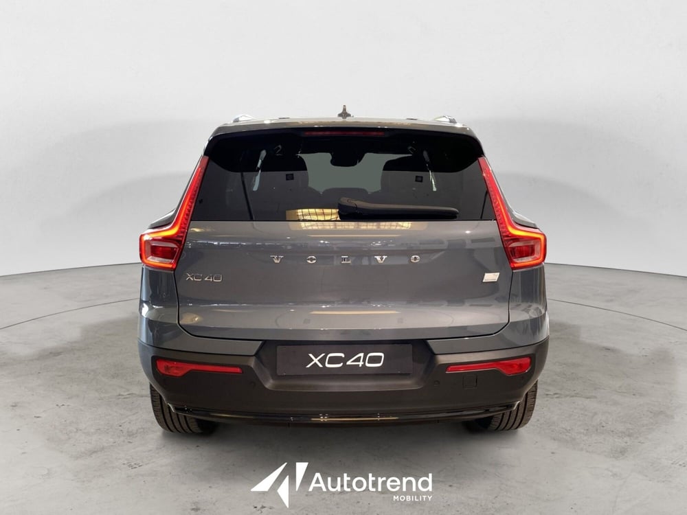 Volvo XC40 nuova a Bari (4)