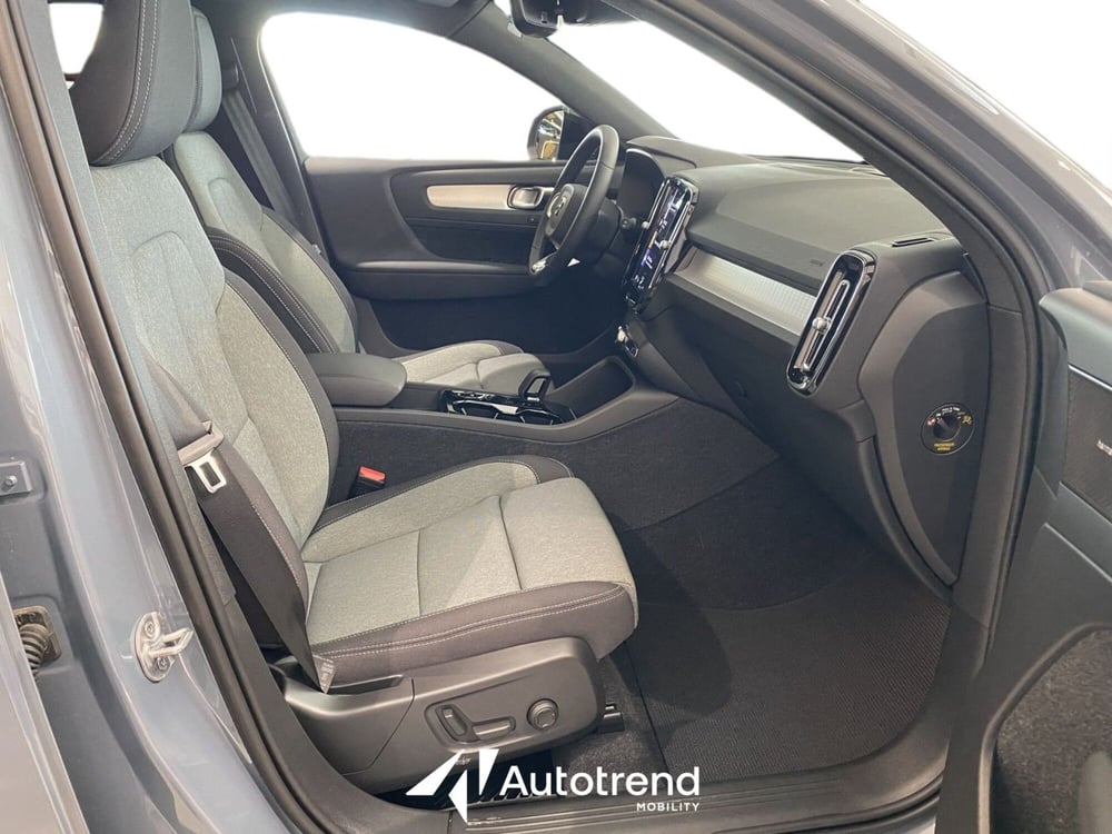 Volvo XC40 nuova a Bari (7)