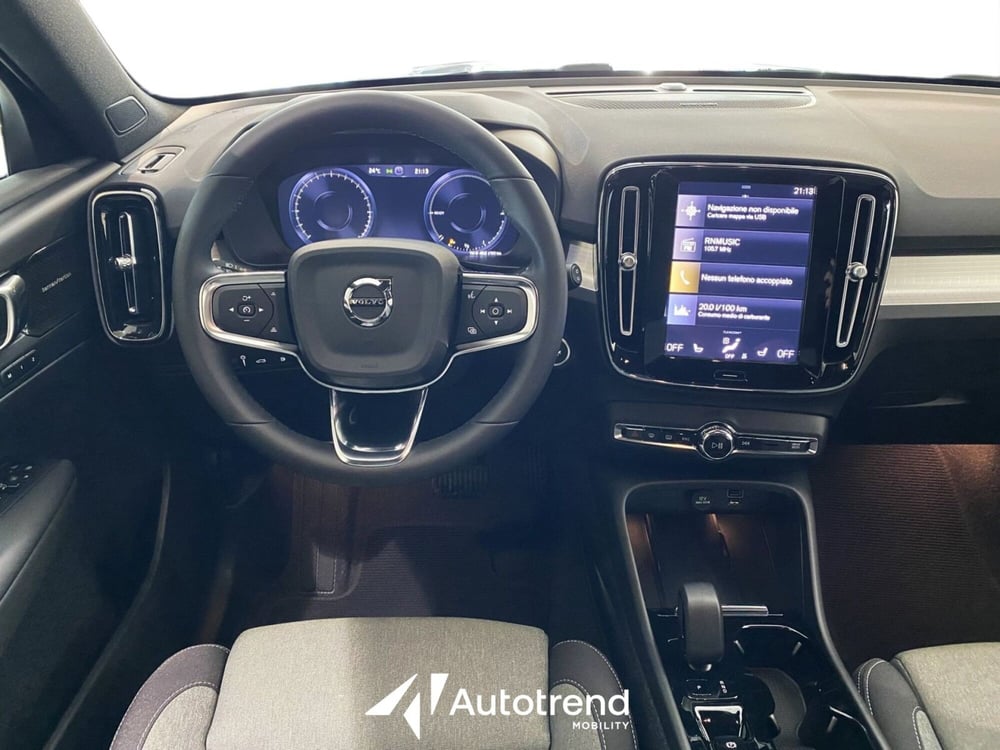 Volvo XC40 nuova a Bari (9)