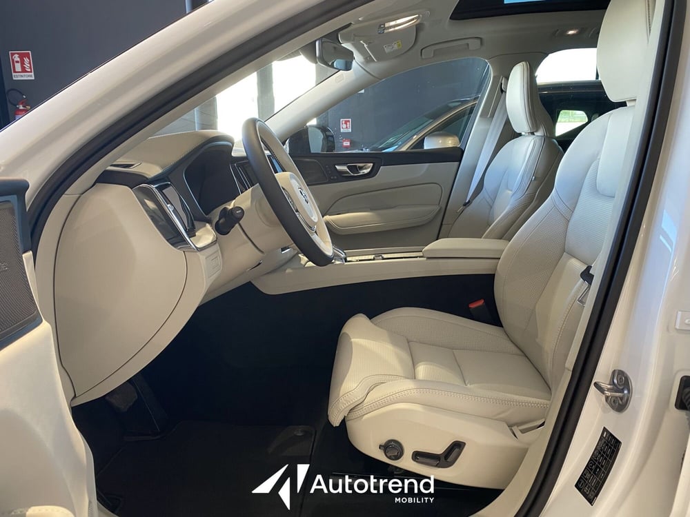 Volvo XC60 nuova a Bari (7)