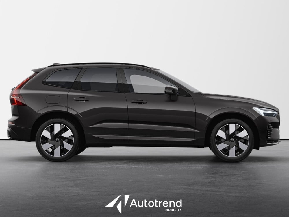 Volvo XC60 nuova a Bari (5)
