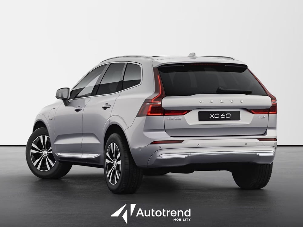 Volvo XC60 nuova a Bari (2)