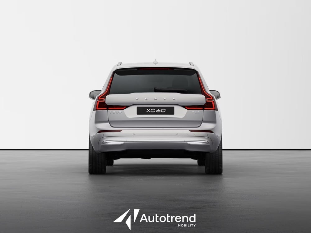 Volvo XC60 nuova a Bari (4)