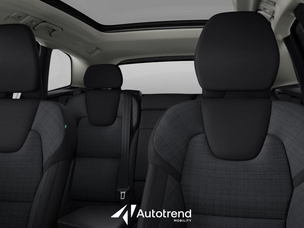 Volvo XC60 nuova a Bari (7)