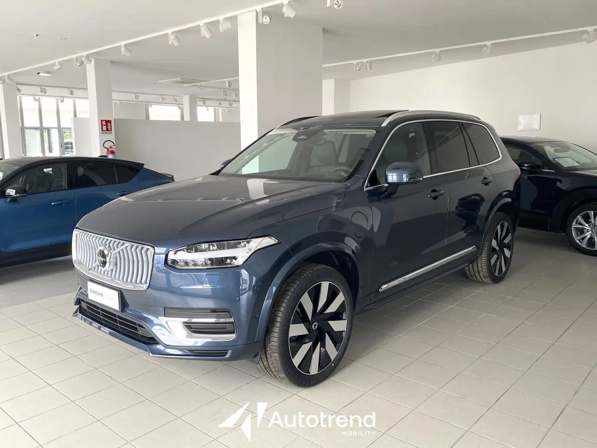 Volvo XC90 nuova a Bari