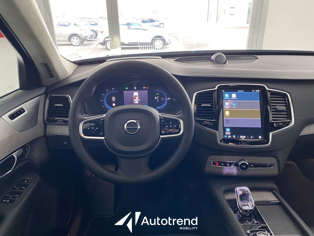 Volvo XC90 nuova a Bari (12)