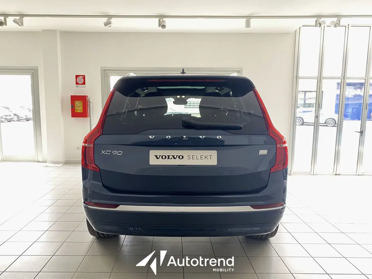 Volvo XC90 nuova a Bari (4)
