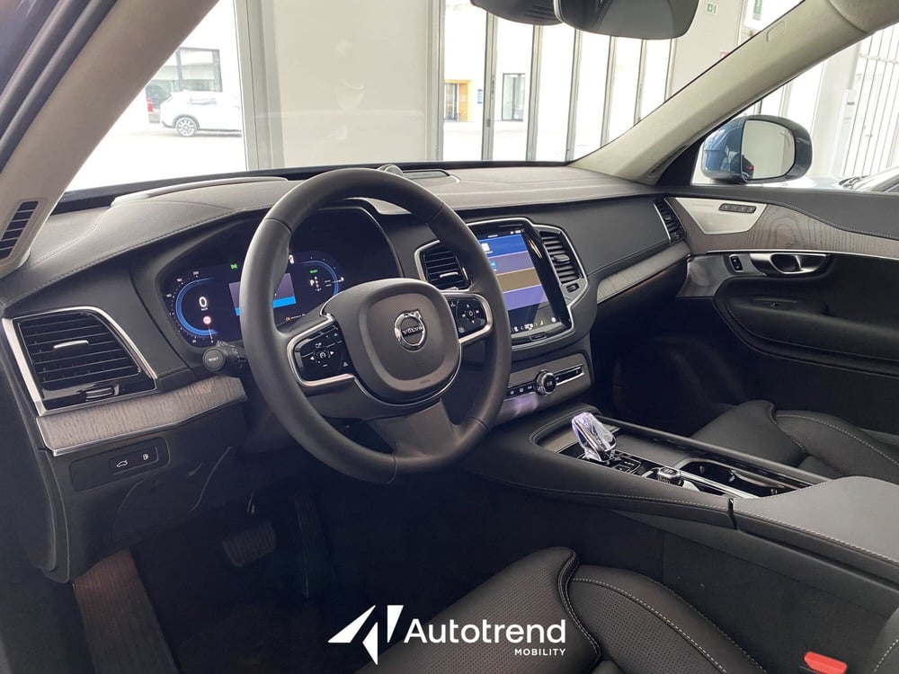 Volvo XC90 nuova a Bari (8)