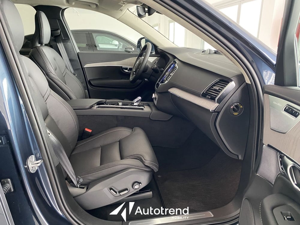 Volvo XC90 nuova a Bari (9)