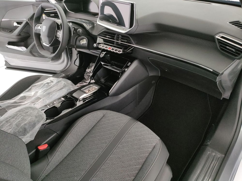 Peugeot 2008 nuova a Caserta (12)