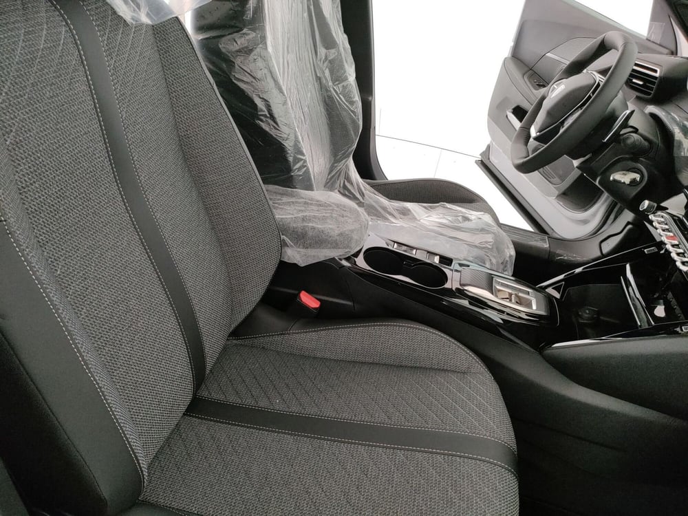 Peugeot 2008 nuova a Caserta (13)