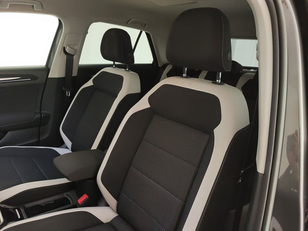 Volkswagen T-Roc usata a Caserta (17)