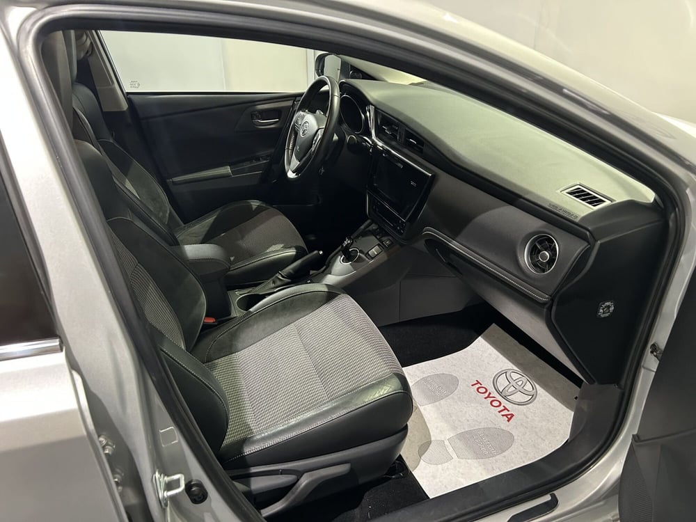 Toyota Auris usata a Milano (6)