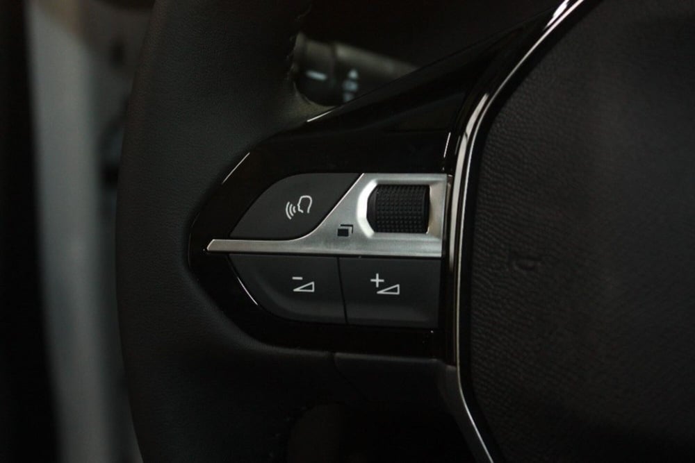 Peugeot 208 nuova a Viterbo (14)