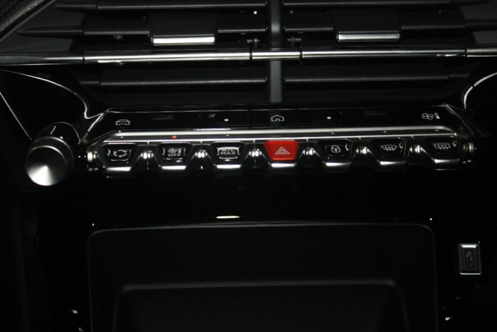 Peugeot 208 nuova a Viterbo (16)