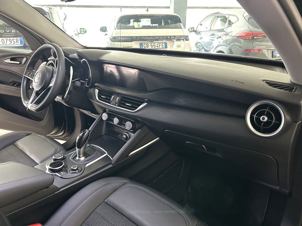 Alfa Romeo Stelvio usata a Ferrara (12)
