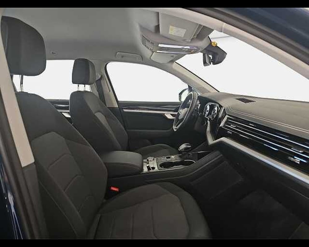 Volkswagen Touareg usata a Roma (8)